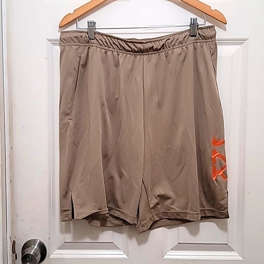 Nike Shorts Mens Large Tan Khaki Dri-FIT Athletic Basketball Orange Logo Graphic